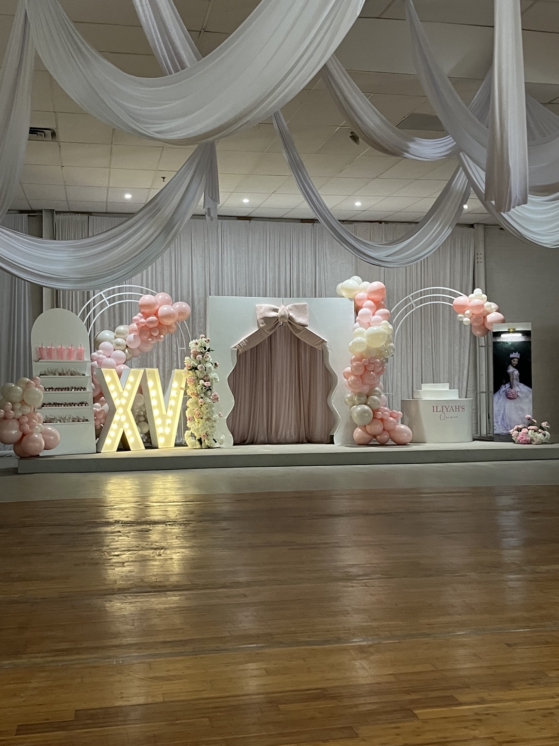 Pink quinceañera stage